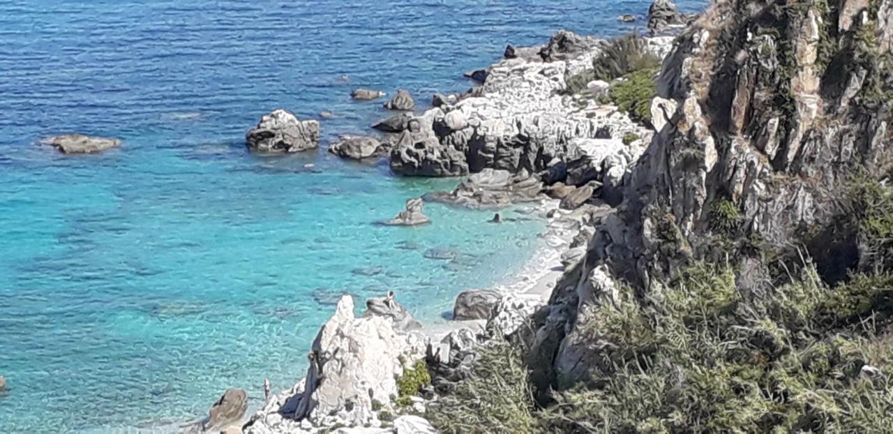 Le Camere Di Libero E Roberta Parghelia Bagian luar foto