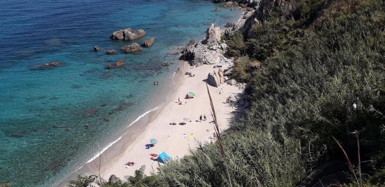 Le Camere Di Libero E Roberta Parghelia Bagian luar foto
