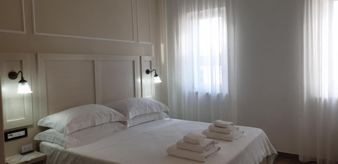 Le Camere Di Libero E Roberta Parghelia Bagian luar foto