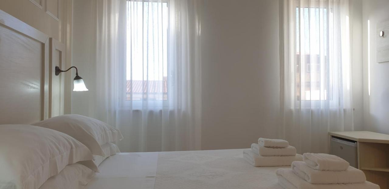 Le Camere Di Libero E Roberta Parghelia Bagian luar foto