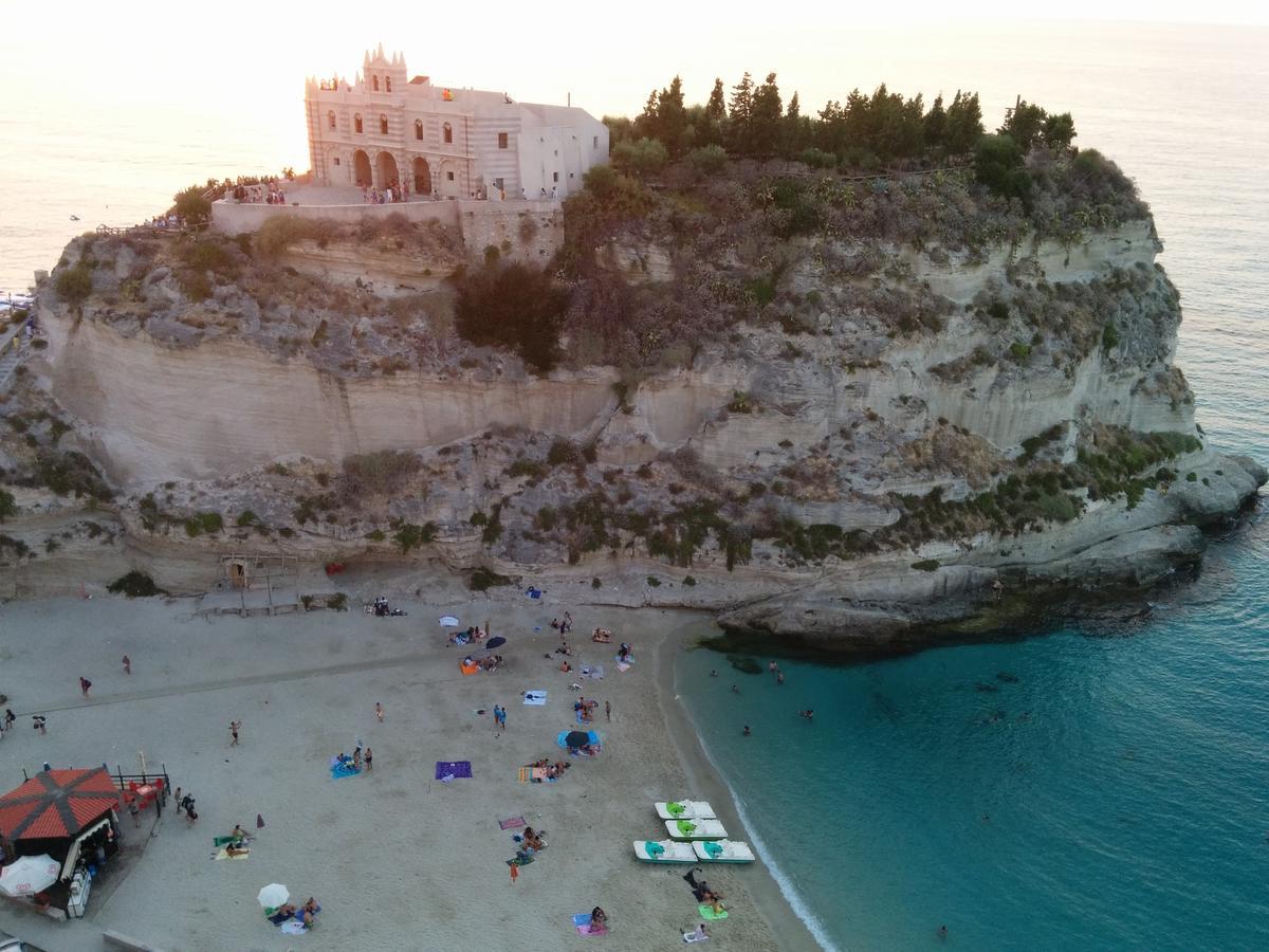 Le Camere Di Libero E Roberta Parghelia Bagian luar foto